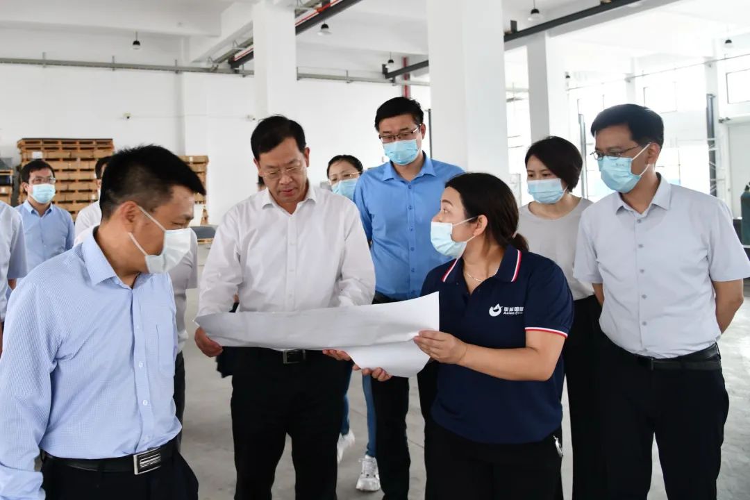 District leaders inspect the construction of major projects